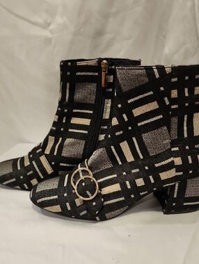 Srylish Women's Bleeker And Bond Black & Gold Metallic Pattern Ankle Boots